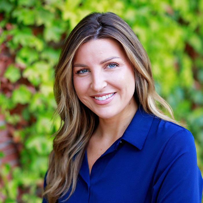danielle headshot